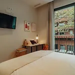 Casa Carlit - 1 Bedroom Apartment Near Plaza Tetuan